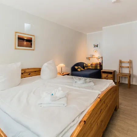 Seeschloss, App 03, Direkt An Der Strandpromenade, Toplage Apartment Binz